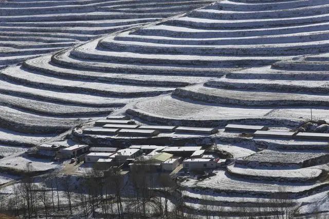 航拍天祝雪后梯田